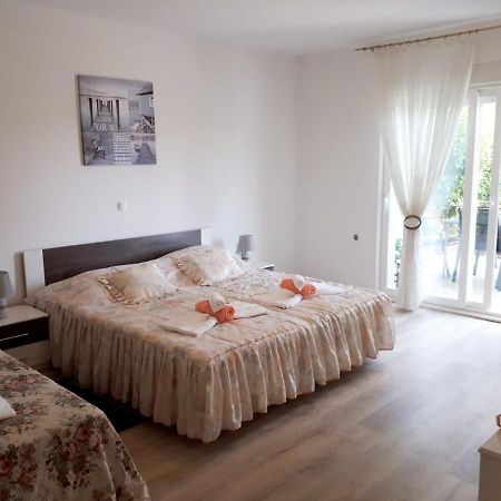Apartmani Kulin 2 Kastela Exterior photo