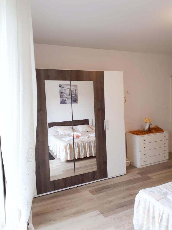 Apartmani Kulin 2 Kastela Exterior photo